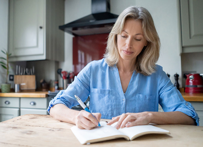 Caregiver Journaling: 7 Key Things to Record When a Loved One Has Alzheimer’s