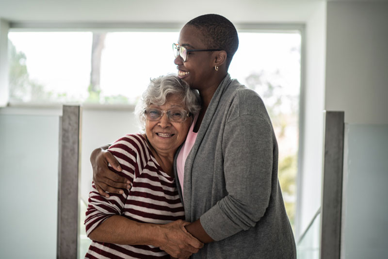 A woman uses tips for managing anxiety in older adults to help her aging mother.